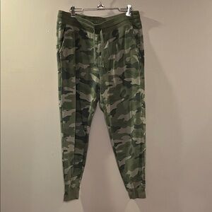 Old Navy Green Camo Women's Jogger Pants
